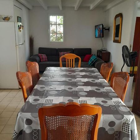 Maison Creole Chaleureuse Avec Stationnement 르 고지에 외부 사진